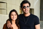 Alia Bhatt baby bump, Ranbir Kapoor, alia bhatt flaunts her baby bump, Fox star studios